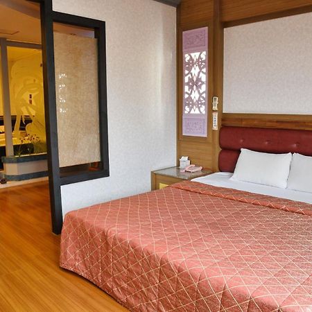 Love Boat Motel Chaozhou Экстерьер фото